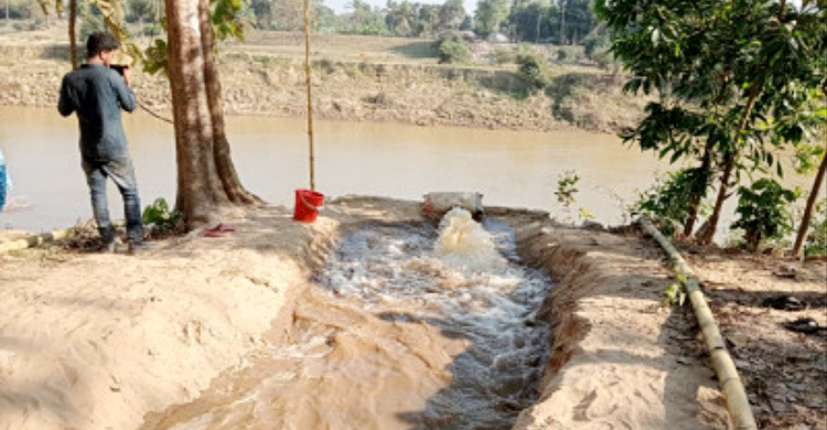 বিএসএফের বাধার মুখে পড়া মুহুরী নদীর সেই সেচ পাম্প চালু
